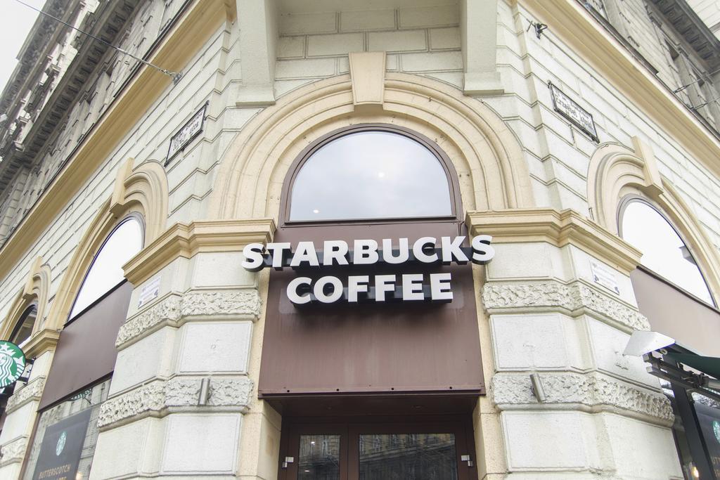 Ava'S Champagne Studio City Center-Andrash Street King Street Budapest Exterior photo