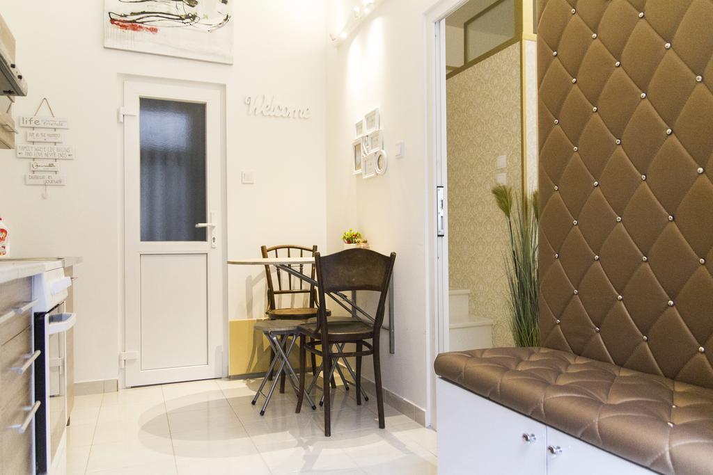 Ava'S Champagne Studio City Center-Andrash Street King Street Budapest Exterior photo