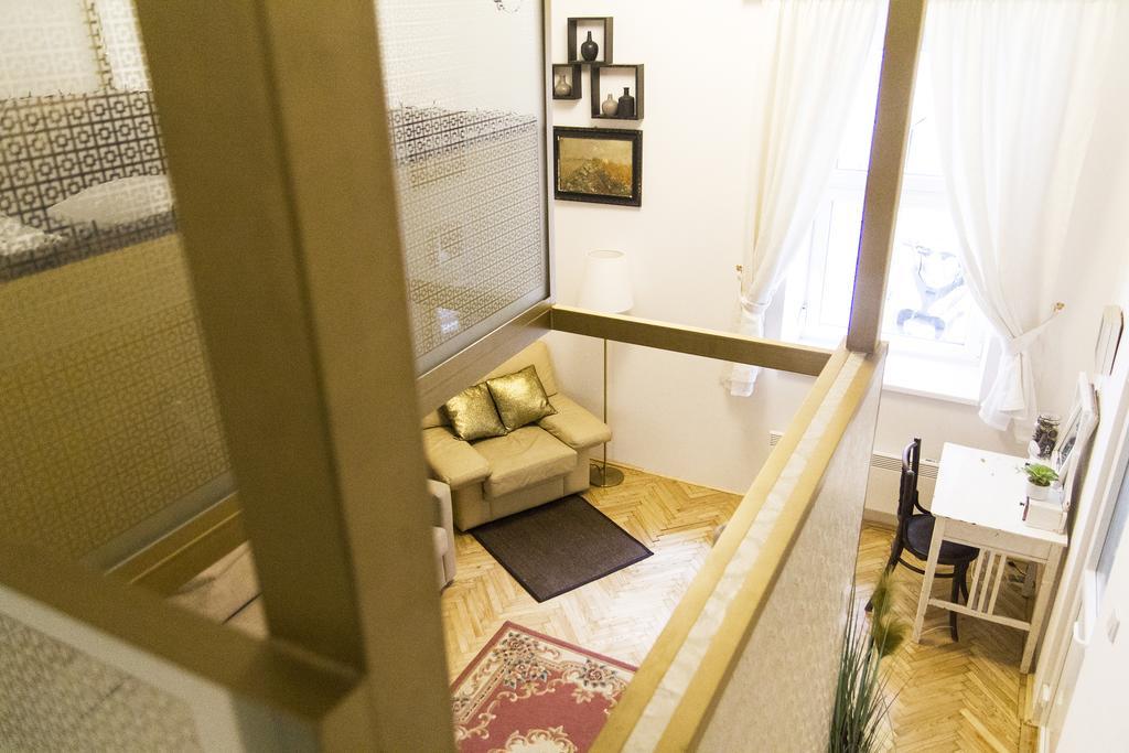 Ava'S Champagne Studio City Center-Andrash Street King Street Budapest Exterior photo