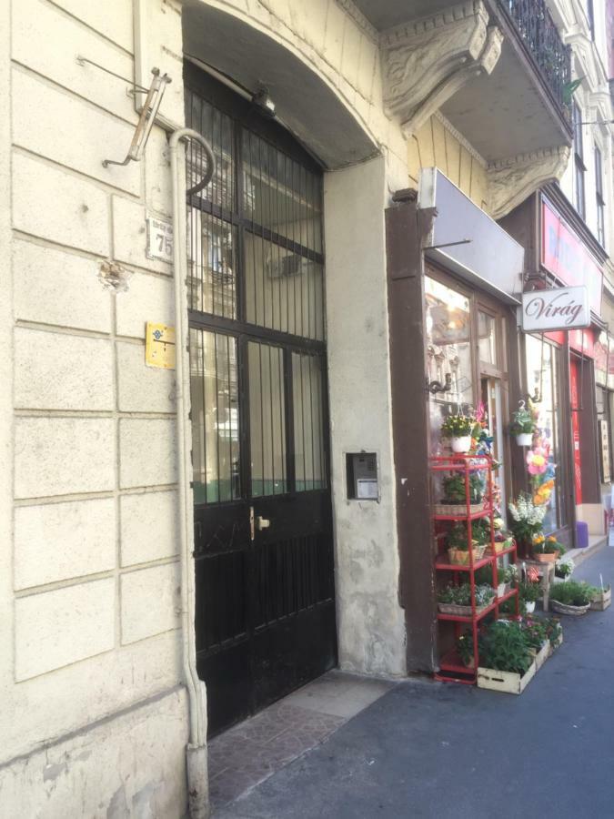 Ava'S Champagne Studio City Center-Andrash Street King Street Budapest Exterior photo